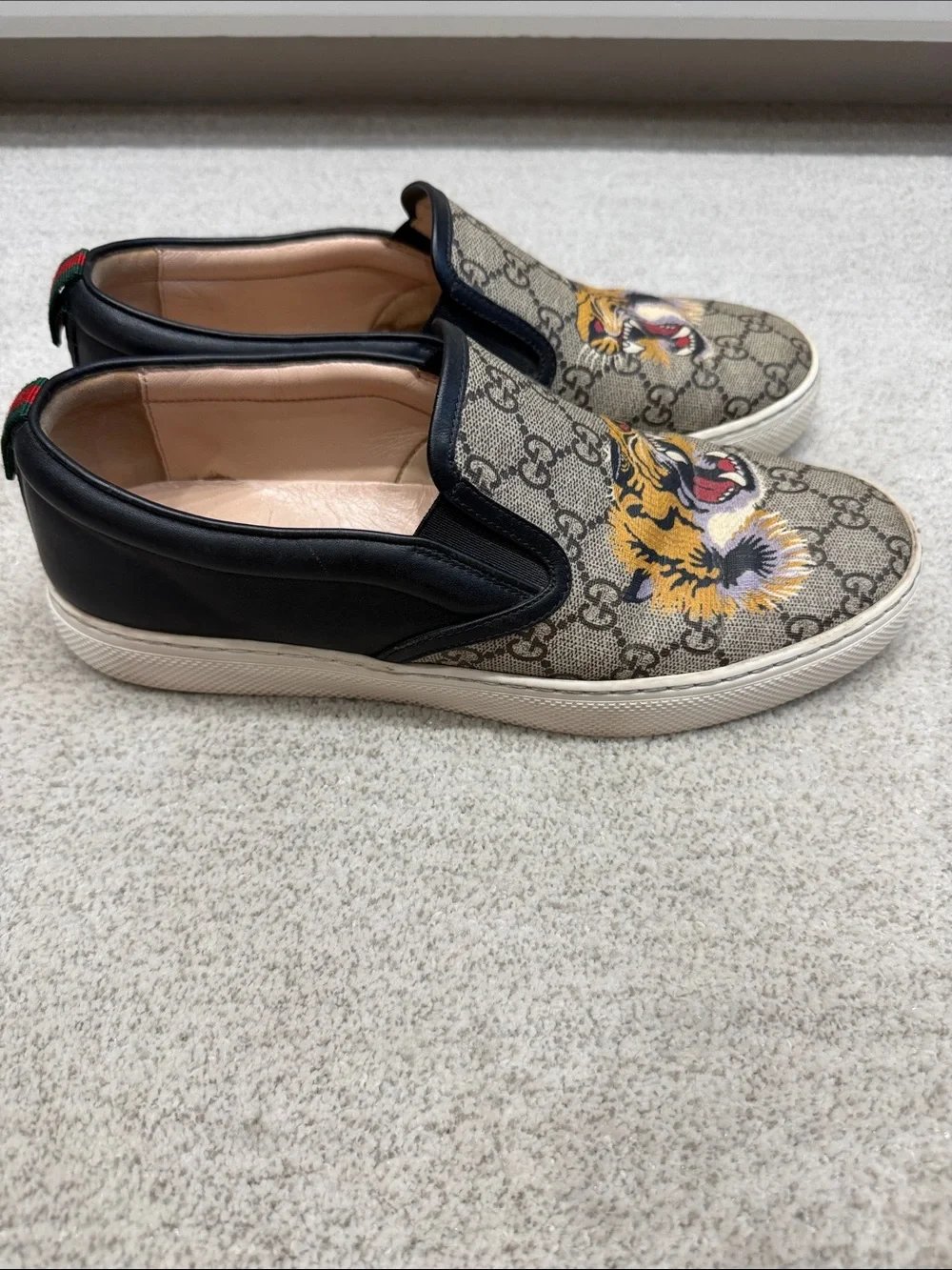 Gucci Beige/Black GG Supreme Tiger Slip-On Loafers